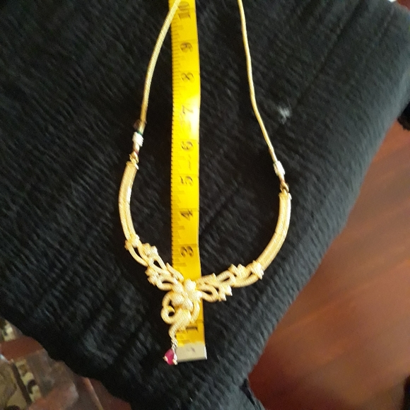 Necklace, earrings. - Picture 8 of 9